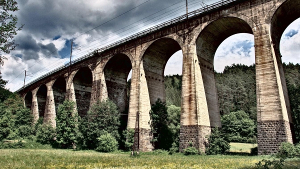 Železniční viadukt v Kutinách