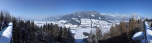 Výhled z vrcholu mamutího skokanského můstku Kulm